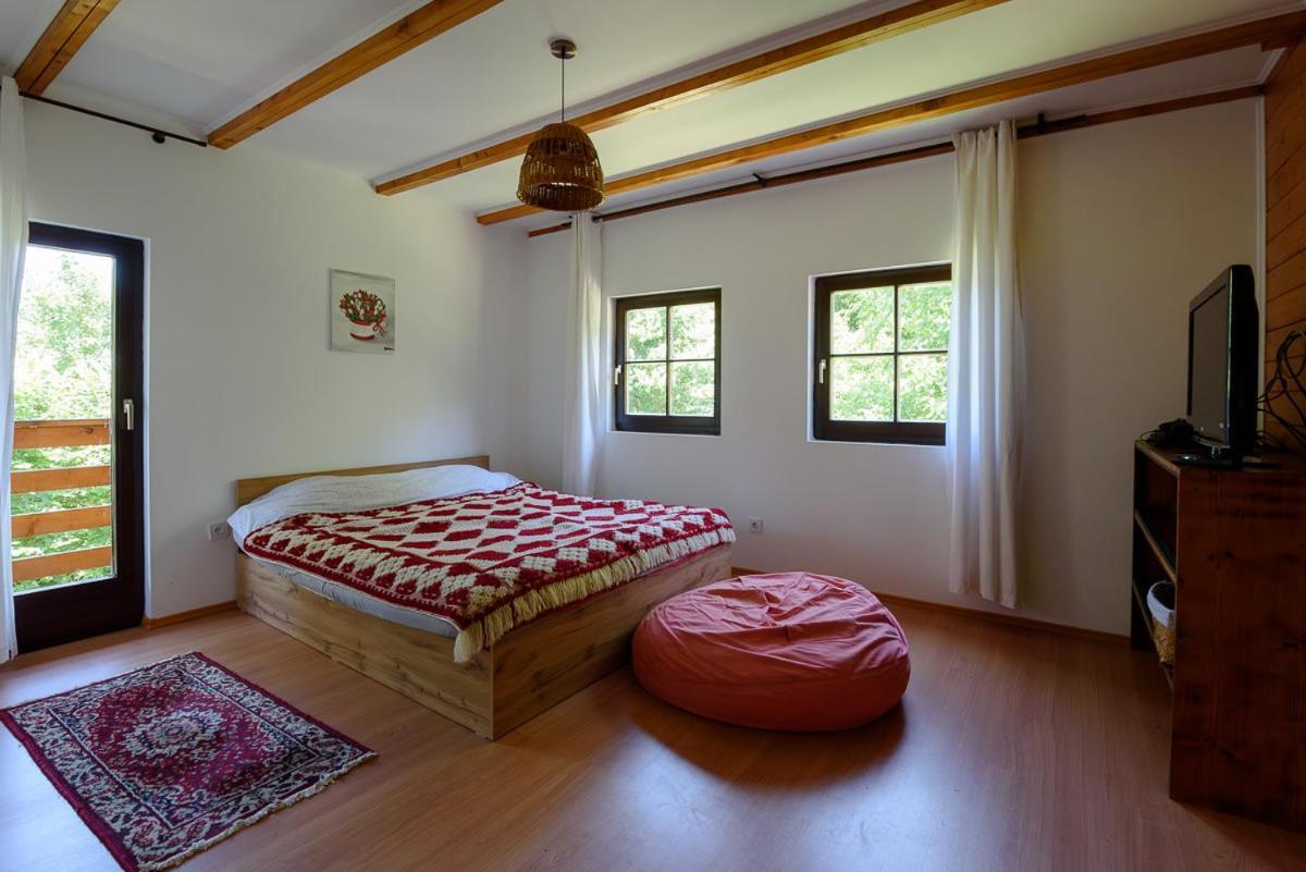 Susurul Apei Chalet โปรุมบาคู เด ซุซ ภายนอก รูปภาพ